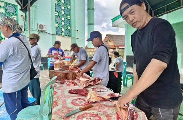 Masjid Agung Al-Hijrah Bontang Sebar 1,3 Ton Daging Kurban sampai Malahing