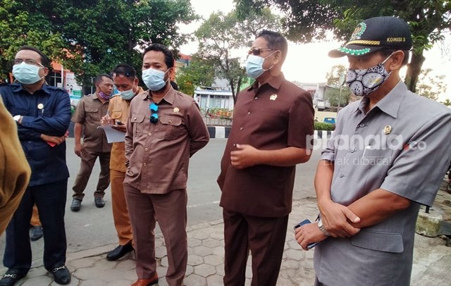 Drainase Mampet di RT 24 Api-Api; Habis Disidak Dewan, Terbitlah Janji