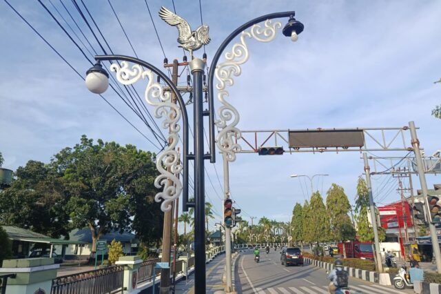 Enam Penutup Lampu Trotoar Jalan MT Haryono Bontang Dilaporkan Lenyap