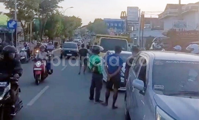 Tabrakan Beruntun Libatkan Truk dan Dua Mobil di Jalan A Yani Bontang