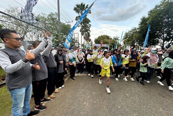 Ribuan Warga Bontang Meriahkan HKN Fun Run dan Jalan Santai di Puncak HKN ke-60