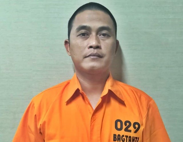 Pakai Baju Oranye 029, Ini Tampang Bripka Dedy Wiratama 'Sniper' Kampung Narkoba Samarinda