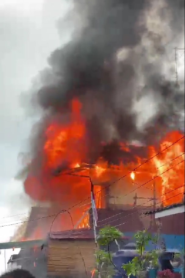 Rumah di Berbas Pantai, Bontang Terbakar Meski Diguyur Hujan Deras