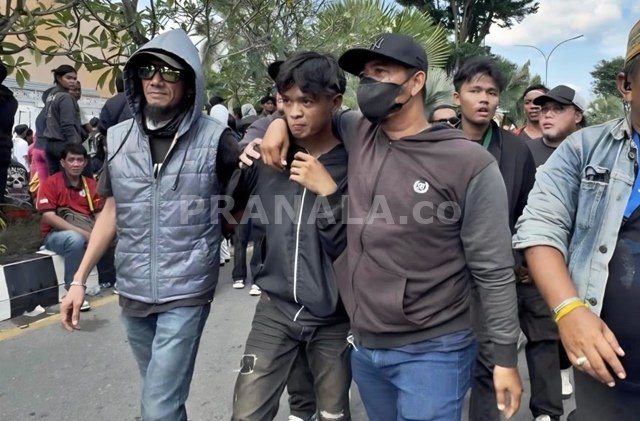 Polisi Amankan Penyulut Bom Asap saat Demo di Kantor Gubernur Kaltim