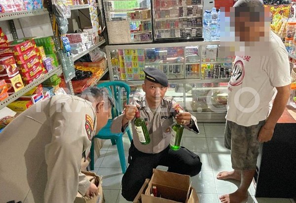 Jelang Ramadan, Polres Bontang Sita 62 Botol Miras Ilegal dari Dua Toko