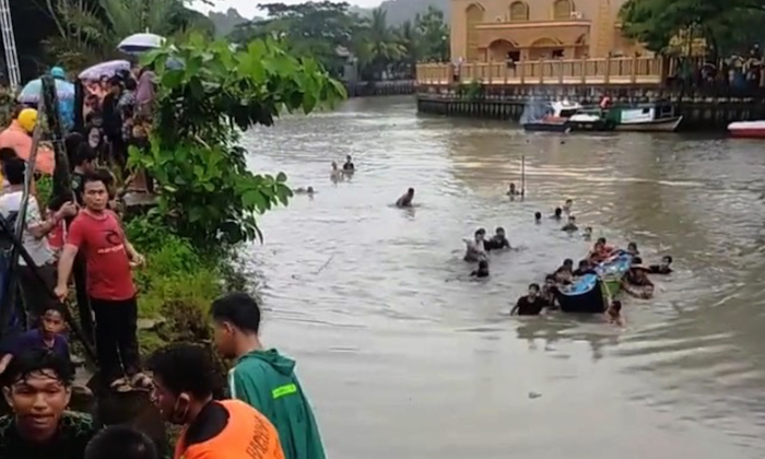 Dua Bocah Tewas Tenggelam di Sungai Karang Mumus