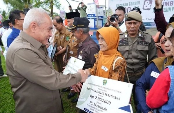 Gubernur Kaltim 'Pamerkan' Beasiswa Kaltim Tuntas di Kutai Kartanegara