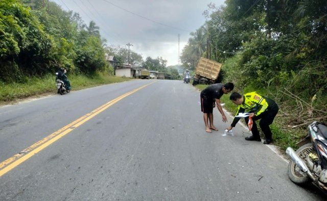 Detik-Detik Kecelakaan Maut di Jalan Poros Balikpapan-Samarinda, Pemotor Tewas Tergilas Dump Truk