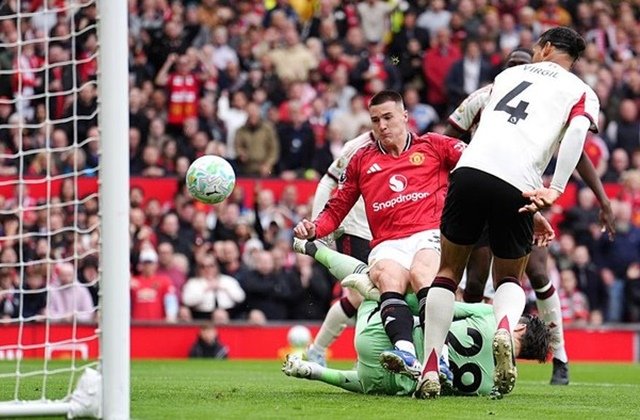 Comeback Liverpool Dipatahkan, Mainoo jadi Penentu Kemenangan Manchester United