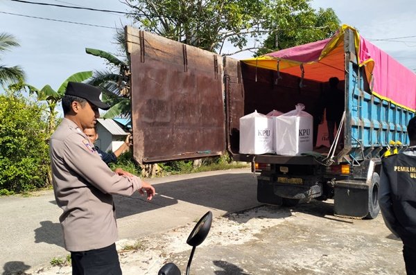 Polres Bontang Pastikan Distribusi Logistik PSU di Muara Badak Kukar Lancar dan Aman