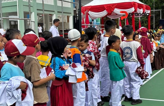 Bikin Iri! Siswa Baru di Balikpapan Dapat 3 Pasang Seragam Gratis, Ada Batik Khasnya
