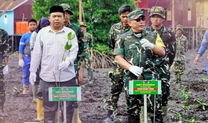 Menanam Harapan di Pesisir Bontang Lewat Ribuan Bibit Mangrove