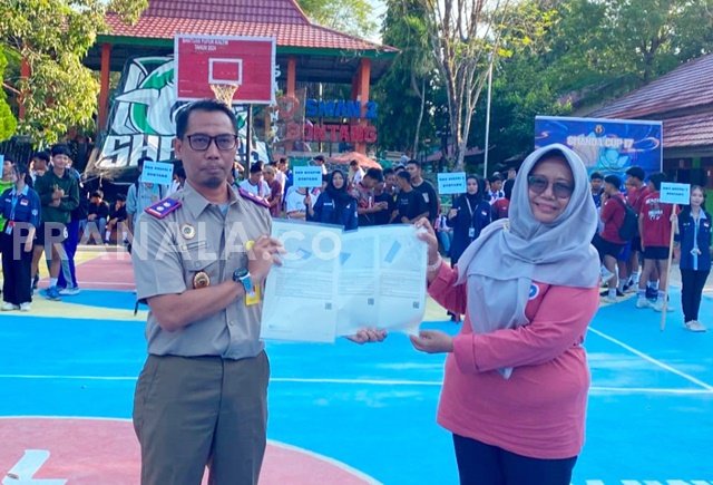 Momentum Hari Guru Nasional, BPN/ATR Serahkan Sertifikat Lahan untuk SMAN 2 Bontang