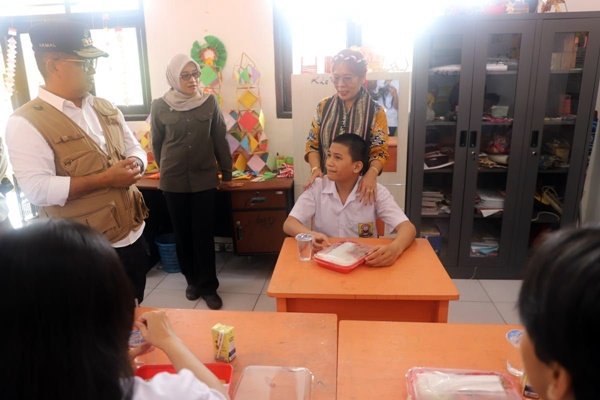 Simulasi Program Makan Bergizi di Kubar, Pj Gubernur Kaltim: Anak-Anak Sangat Menikmati