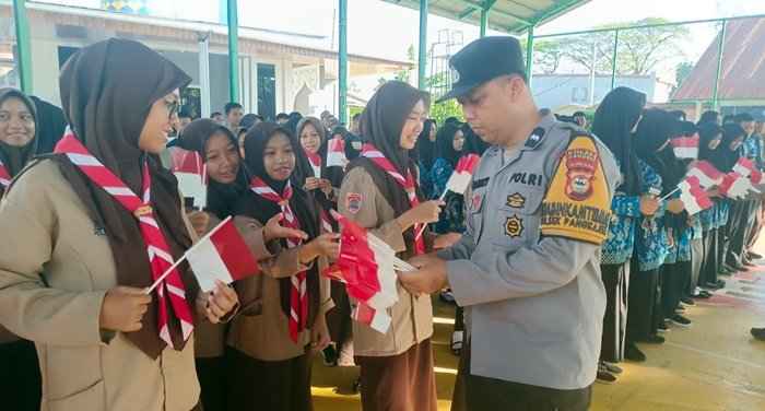 Polsek Pangkajene Pangkep Gelar Gerakan Merah Putih, Tanamkan Semangat Nasionalisme di Sekolah