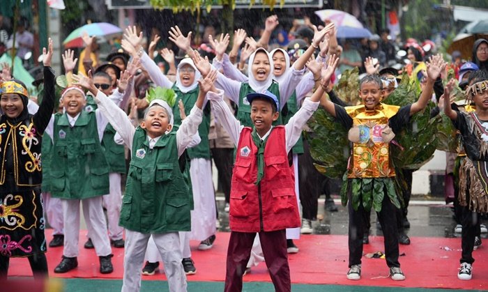 Meriahnya Karnaval Kemerdekaan Lok Tuan Bontang, Ribuan Warga Tumpah Ruah