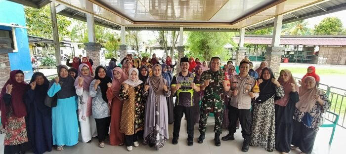Sambut Ramadan, Warga Gunung Telihan Bontang Terima Bantuan Paket Sembako