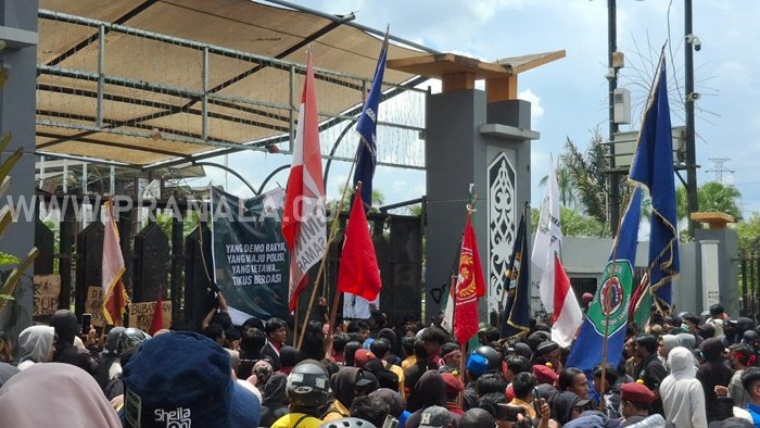 Mahasiswa dan Warga Kaltim Turun ke Jalan, Sampaikan 11 Tuntutan ke Legislator