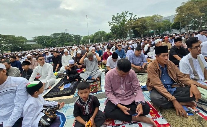 Mendung Tak Halangi Ribuan Jemaah Salat Id di Samarinda