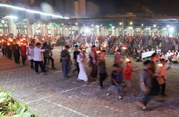 Masyarakat Kukar Sambut 1 Muharram 1445 H dengan Pawai Obor
