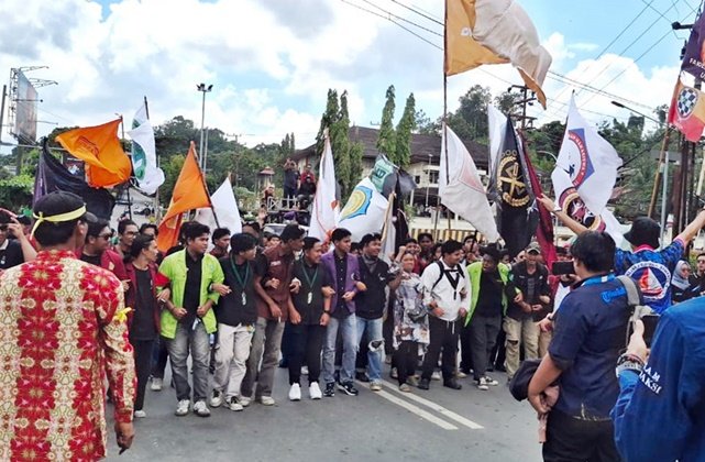 Aksi 214 di DPRD Kaltim, Massa Tuntut Audit dan Tolak Nepotisme