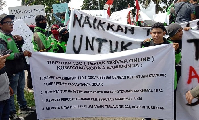 Ribuan Ojek Online Demonstrasi Depan Kantor Gubernur Kaltim, Tolak Kenaikan BBM dan Penyesuaian Tarif