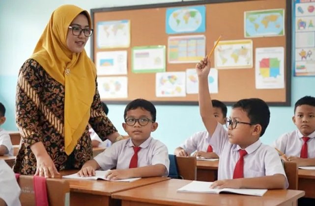 Nasib Guru Honorer Masih Abu-Abu, Pemerintah Janji Tak Ada PHK Massal