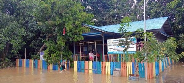 Banjir di Kutai Barat Kaltim Meluas, 5 Kecamatan Terendam hingga Dada Orang Dewasa