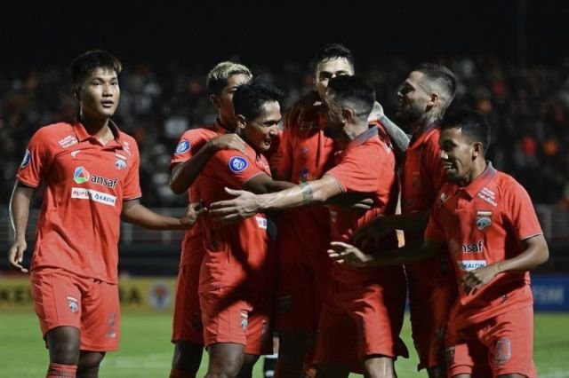 Lalai Memimpin Laga Borneo FC vs Persebaya, Wasit Sance Lawita Dihukum