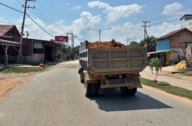 Bikin Resah! Truk Galian C Tanpa Terpal Picu Debu di Sangatta
