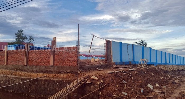Dinding Kolam Renang Rp9 Miliar di SMKN 2 Sangatta Roboh, Mutu Proyek Dipertanyakan