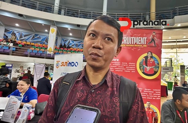 6 Bulan Menganggur, Leo Rela Antre Demi Harapan Baru di Job Fair Balikpapan