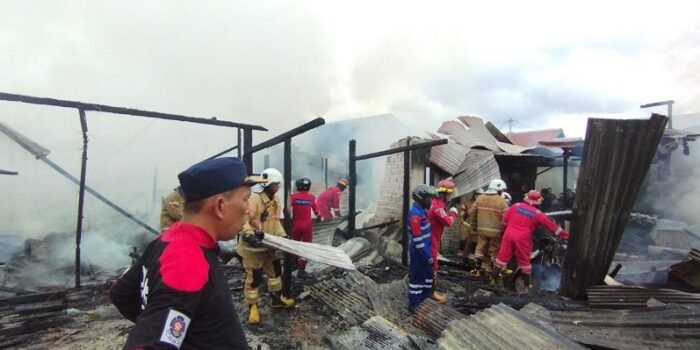 Si Jago Merah Lalap Lima Rumah di Lok Tuan