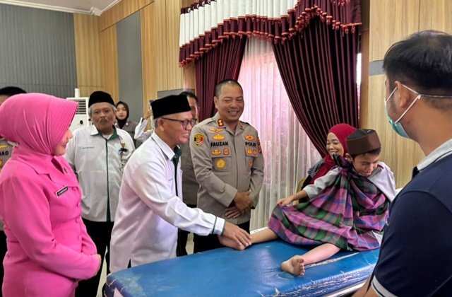 Hari Bhayangkara ke-80, Polres Kutim Bantu 100 Anak Khitan Gratis