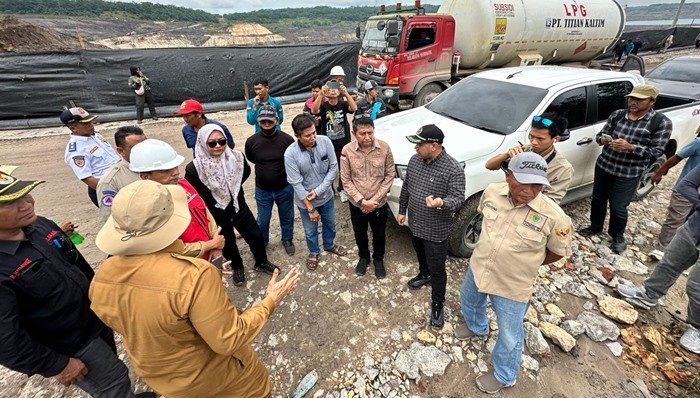 DPRD Kaltim Tinjau Lokasi Longsor di Sanga-Sanga, Minta Jalan Dialihkan demi Keselamatan Warga