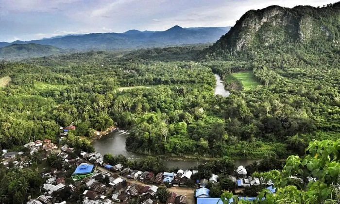 Rekomendasi Tempat Wisata Gunung di Pulau Kalimantan