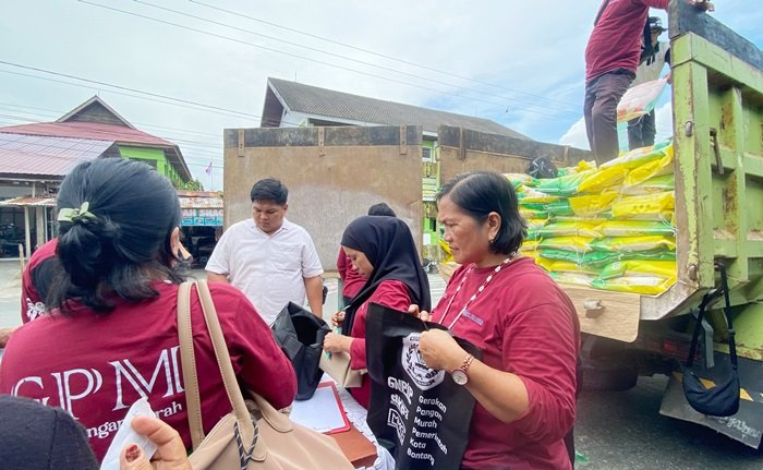 Antre Hingga Lima Jam, Warga Bontang Serbu Gerakan Pangan Murah