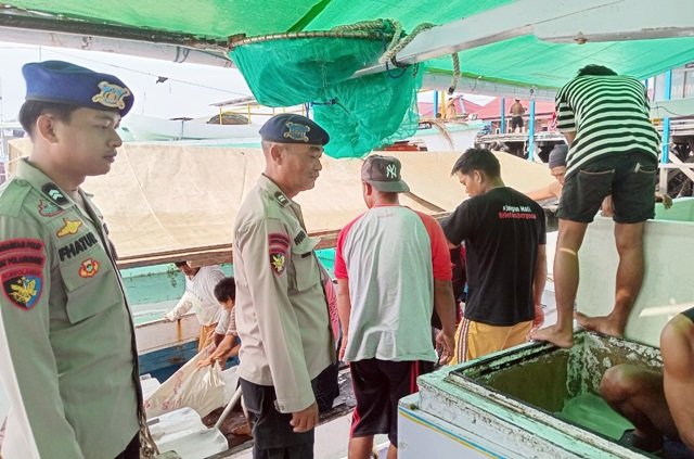 Proyek Perbaikan di Pelabuhan PPI Berbas Pantai, Polairud Bontang Minta Nelayan Waspada