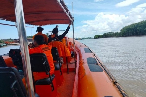 Kapal Pengangkut Batu Bara Tenggelam di Kutai Kartanegara
