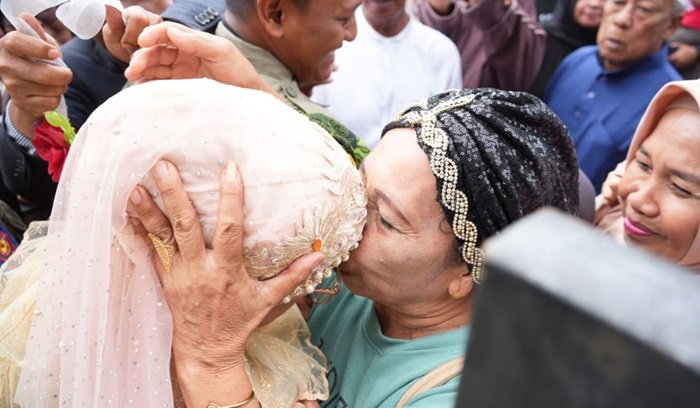 Tangis Bahagia Sambut Kepulangan Jemaah Haji Bontang