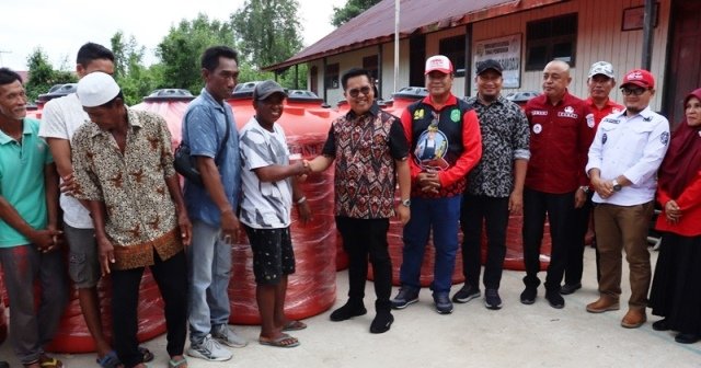 Demi Penuhi Air Bersih, 158 Tandon Dibagikan untuk Warga Muara Sembilang dan Muara Jawa Pesisir