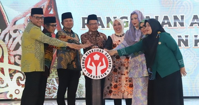 Mendagri Tito Tutup HUT ke-45 Dekranas di Balikpapan: Perajin Harus Mendunia, UMKM Harus Naik Kelas