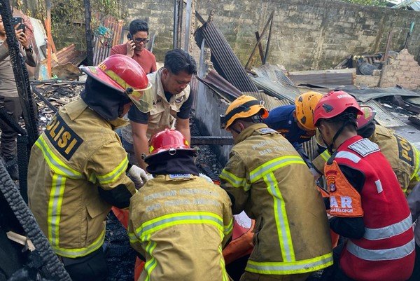 Gang Tenan Balikpapan Berkobar: Rumah Ludes, Bocah 12 Tahun Luka Bakar
