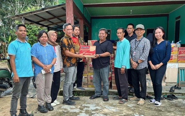 Respons Darurat Banjir, PT Energi Unggul Persada Salurkan Bantuan Makanan