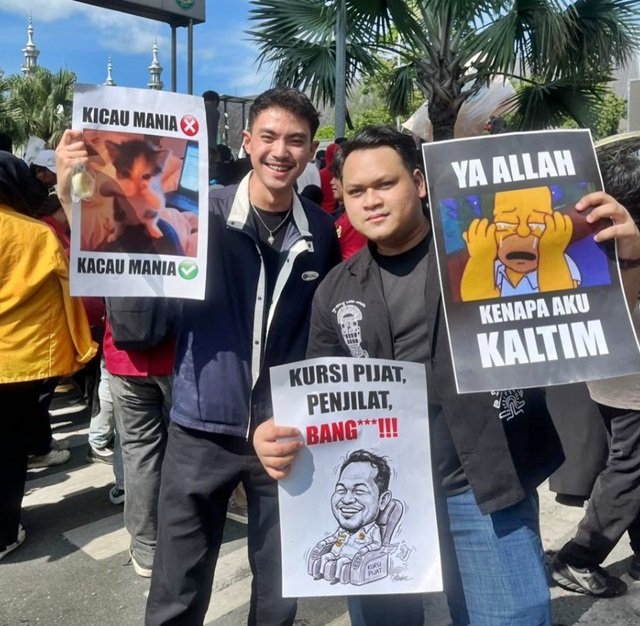 Fakta-Fakta Demo Samarinda, Kaltim 21 April 2026, Hak Angket DPRD hingga Gubernur Kaltim Bungkam Poster Unik Warnai Aksi 214 di DPRD Kaltim