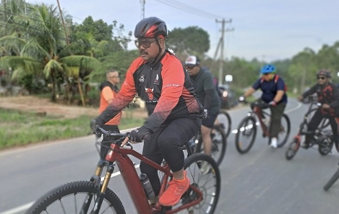 Potret Keseruan Bupati Kukar Gowes Bersama Jelajahi Muara Badak-Anggana Sambut Ramadan