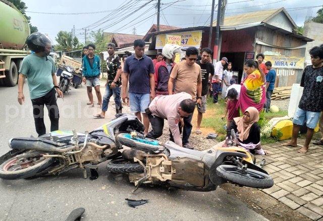 Dua Pengendara Luka-luka, Polsek Bungoro Sigap Amankan TKP Kecelakaan