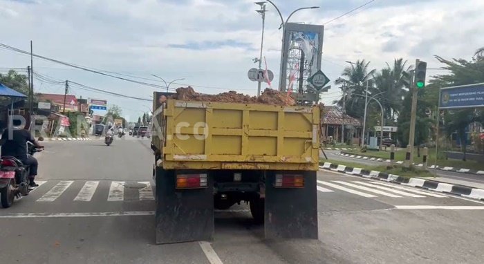 Truk Material Tanpa Penutup di Sangatta Bikin Jalan Berdebu dan Kotor, Dishub Kutim: Perlu ada Perda