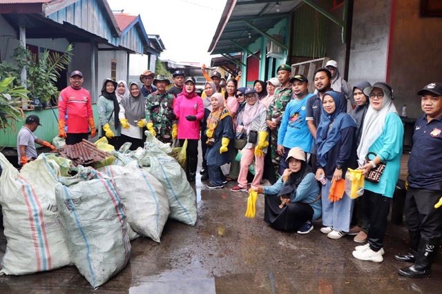 Hanya 90 Menit, Warga Tanjung Laut Indah Angkut 640 Kg Sampah