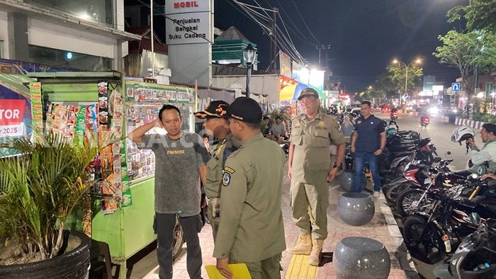 Satpol PP Bontang Tertibkan PKL Berjualan di Trotoar, 9 Pedagang Terjaring